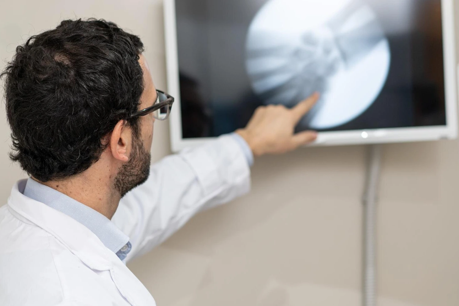 man doing radiology